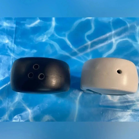 Marvel The Punisher - Black & White Skull Logo Ceramic Salt & Pepper Shaker Set - Picture 6 of 11